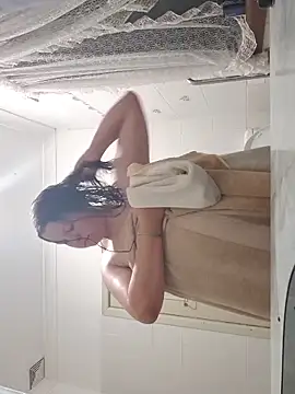 Laurajade9 online show from 9, 1, 2025