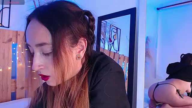 coral jonesss online show from 3, 3, 2025