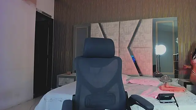 CleeoAdams  online show from 27, 9, 2025