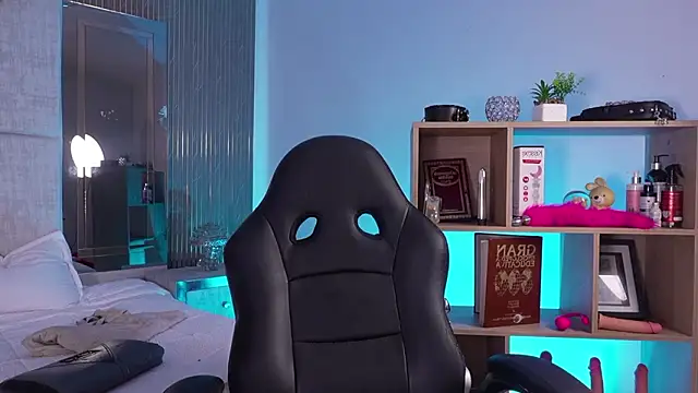 CleeoAdams  online show from 24, 3, 2026