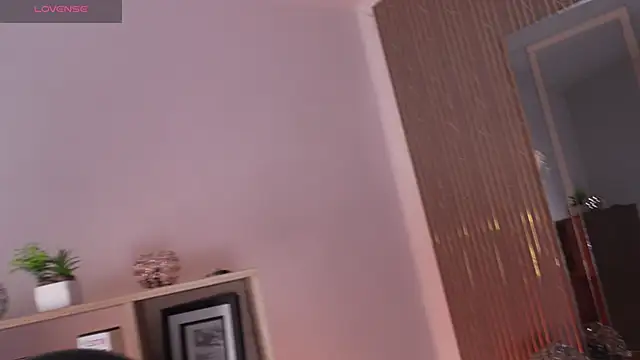 CleeoAdams  online show from 11, 4, 2026