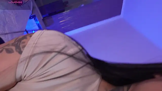 CleeoAdams  online show from 19, 4, 2026