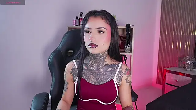 CleeoAdams  online show from 4, 3, 2026