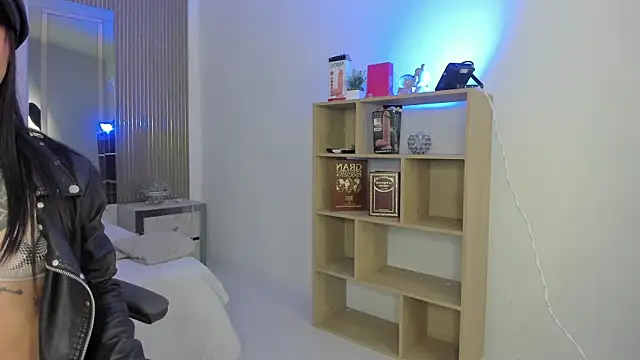 CleeoAdams  online show from 19, 9, 2025