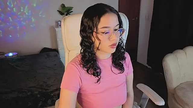 Renaxi Smith online show from 18, 9, 2025