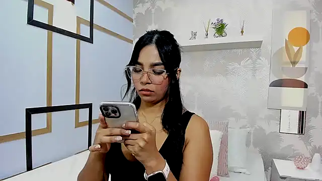 CharlotteGraay online show from 6, 10, 2025