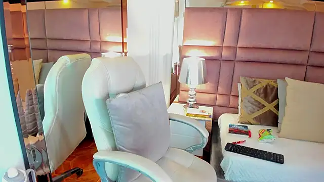 LuciaWallace online show from 3, 10, 2025