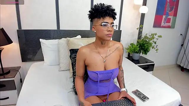 LuciaWallace online show from 8, 1, 2026