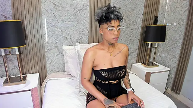 LuciaWallace online show from 17, 2, 2026