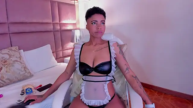 LuciaWallace online show from 6, 3, 2025