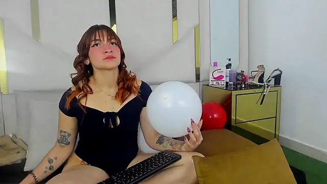 Salmaportman69 online show from 19, 2, 2025