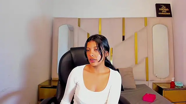 Salmaportman69 online show from 13, 4, 2026