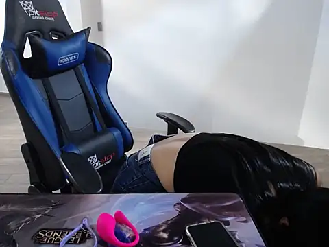 Snapshot of Francheskasmile chatting on 24, 2, 2025 Francheskasmile online show from 24, 2, 2025