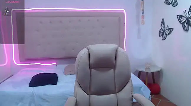 Snapshot of kathepickmanx chatting on 5, 3, 2025 kathepickmanx online show from 5, 3, 2025