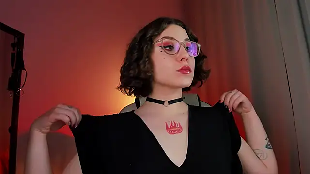 Eva Moss  online show from 15, 3, 2025