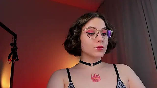 Eva Moss  online show from 1, 3, 2025