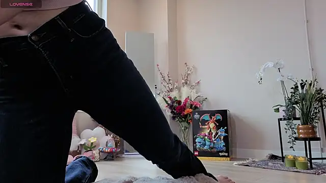 cumtomama online show from 2, 4, 2026