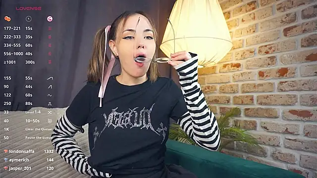 Snapshot of SunnCornfield chatting on 1, 2, 2025 SunnCornfield online show from 1, 2, 2025