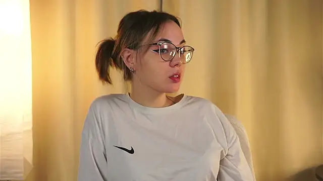 Snapshot of SunnCornfield chatting on 11, 1, 2025 SunnCornfield online show from 11, 1, 2025