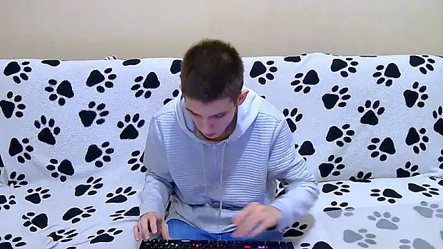 Lester Broo online show from 1, 4, 2026