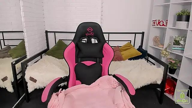 Erica  Alta online show from 11, 10, 2025