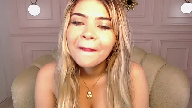 Snapshot of evelyn_leee1 chatting on 16, 1, 2025 evelyn leee1 online show from 16, 1, 2025