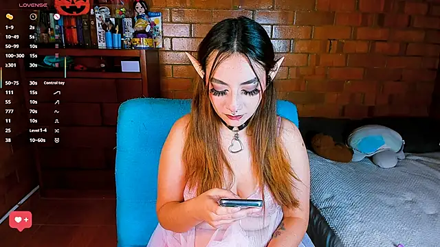 Annycolin  online show from 9, 11, 2025