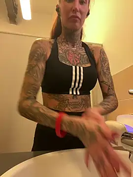 Black sweet Rose online show from 3, 2, 2025