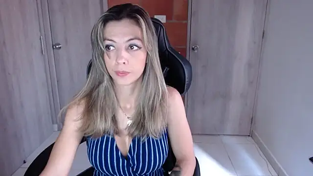 Princezzlove3 online show from 8, 3, 2025