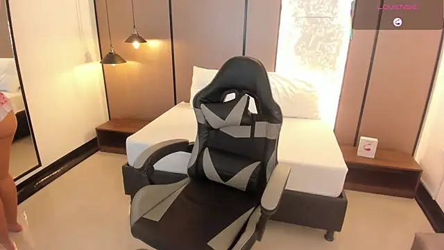 lilly ass  online show from 12, 9, 2025