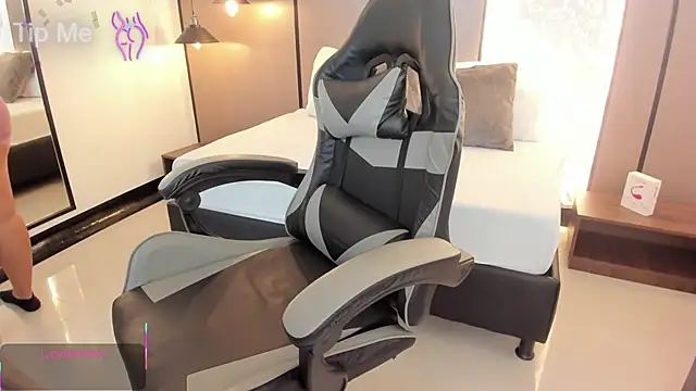 lilly ass  online show from 26, 9, 2025