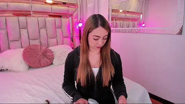 Katalina Evans online show from 3, 10, 2025