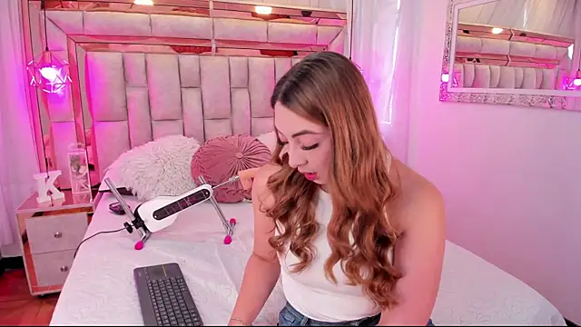 Katalina Evans online show from 8, 10, 2025