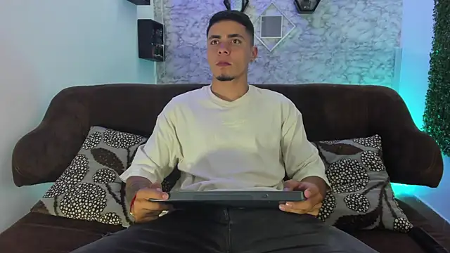 Snapshot of Thomass_conor chatting on 18, 11, 2025 Thomass conor online show from 18, 11, 2025