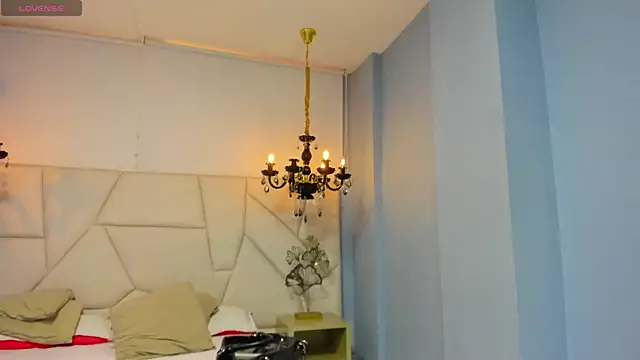 Snapshot of Aitana_Hilton_ chatting on 24, 11, 2025 Aitana Hilton online show from 24, 11, 2025