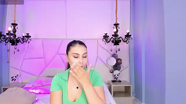 Snapshot of Aitana_Hilton_ chatting on 24, 9, 2025 Aitana Hilton online show from 24, 9, 2025