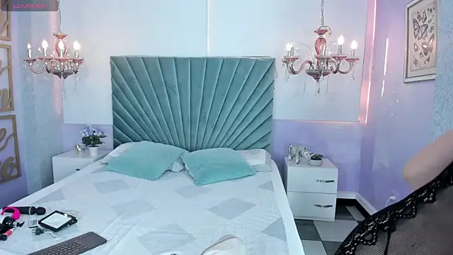 Snapshot of Aitana_Hilton_ chatting on 16, 9, 2025 Aitana Hilton online show from 16, 9, 2025