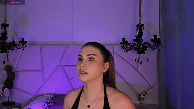 Snapshot of Aitana_Hilton_ chatting on 14, 10, 2025 Aitana Hilton online show from 14, 10, 2025