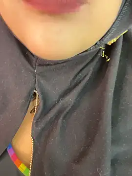 Snapshot of zahra_Jalid chatting on 17, 12, 2025 zahra Jalid online show from 17, 12, 2025