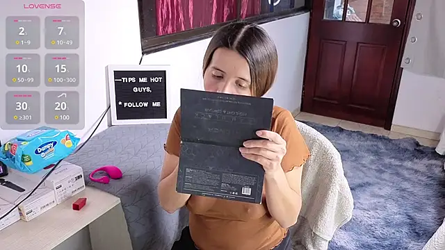 SexLaura  online show from 19, 3, 2025