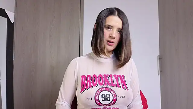 SexLaura  online show from 28, 11, 2025