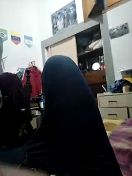 Snapshot of alejo5288 chatting on 23, 10, 2025 alejo5288 online show from 23, 10, 2025