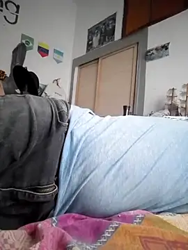 Snapshot of alejo5288 chatting on 24, 9, 2025 alejo5288 online show from 24, 9, 2025