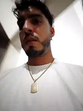 Snapshot of alejo5288 chatting on 25, 11, 2025 alejo5288 online show from 25, 11, 2025