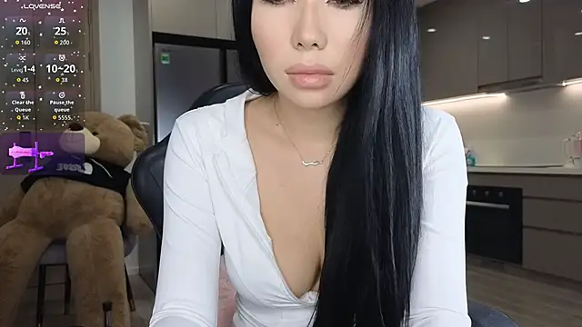 Snapshot of asianqueeny chatting on 5, 11, 2025 asianqueeny online show from 5, 11, 2025