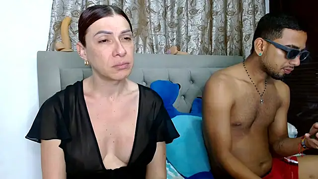 sweethoneytsx online show from 14, 1, 2026