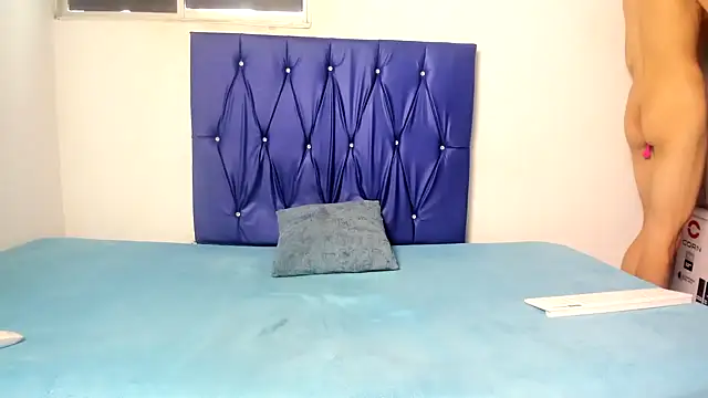 Latinos 2001 online show from 13, 9, 2025