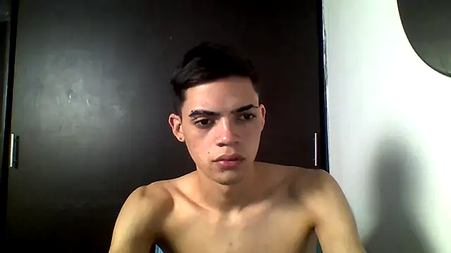 Latinos 2001 online show from 1, 7, 2026