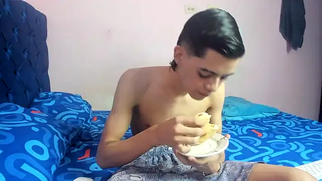 Latinos 2001 online show from 2, 2, 2026