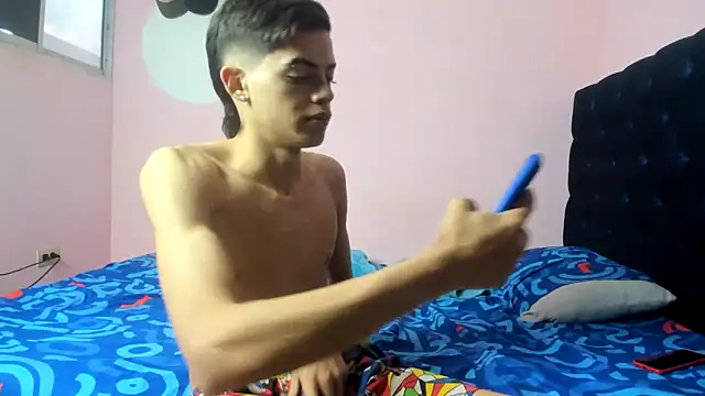 Latinos 2001 online show from 12, 3, 2026